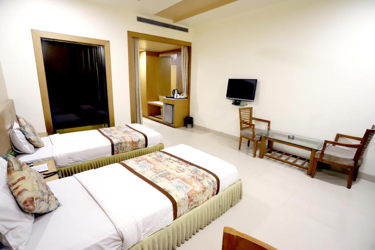 Hotel Blue Pearl Bhopal Dış mekan fotoğraf