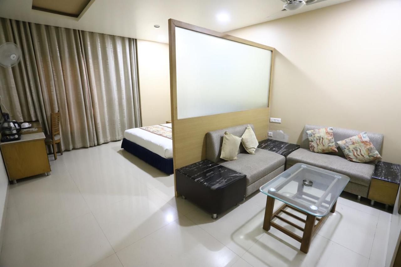Hotel Blue Pearl Bhopal Dış mekan fotoğraf