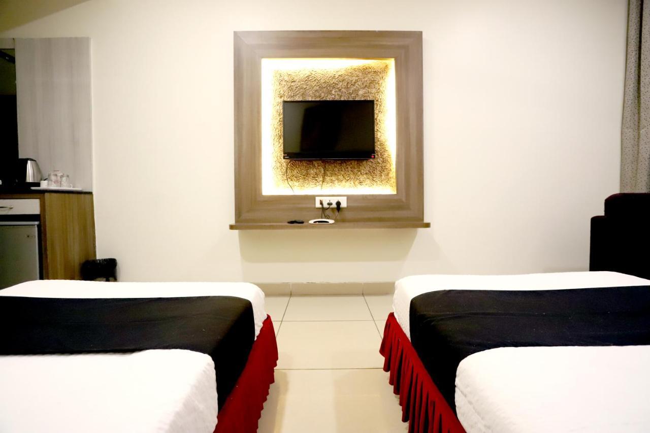 Hotel Blue Pearl Bhopal Dış mekan fotoğraf