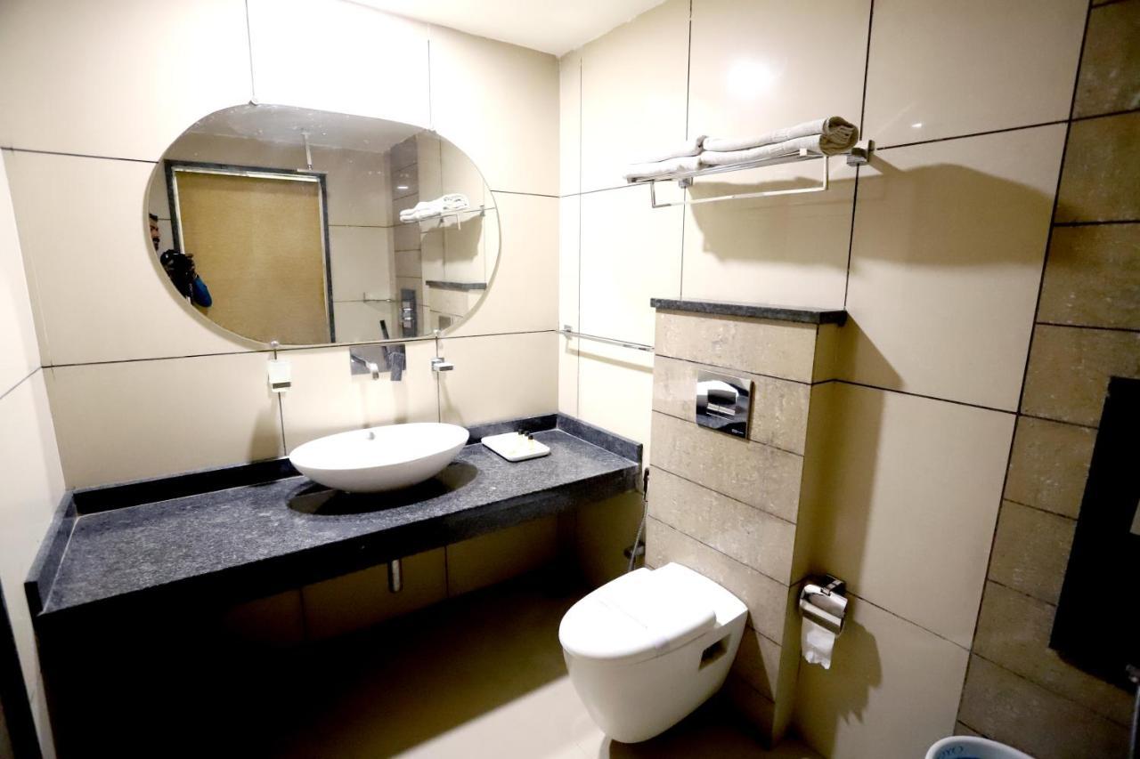 Hotel Blue Pearl Bhopal Dış mekan fotoğraf